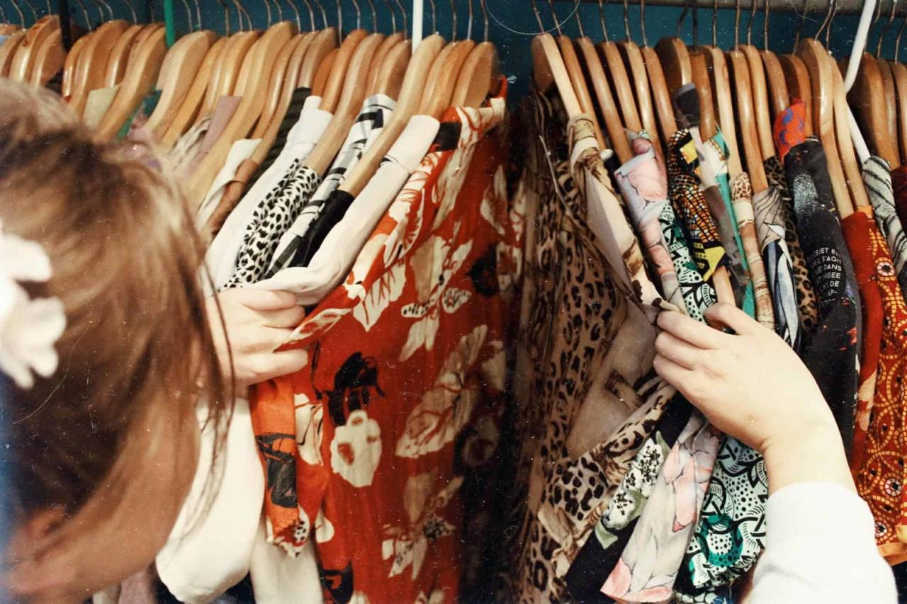 How To Shop For Vintage Clothing Online Safely